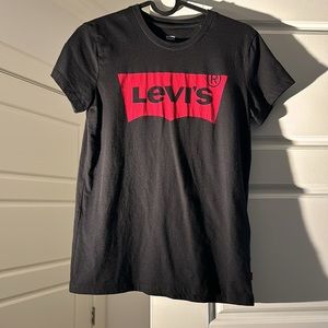 XS Levi’s women’s Branded Tee Shirt
